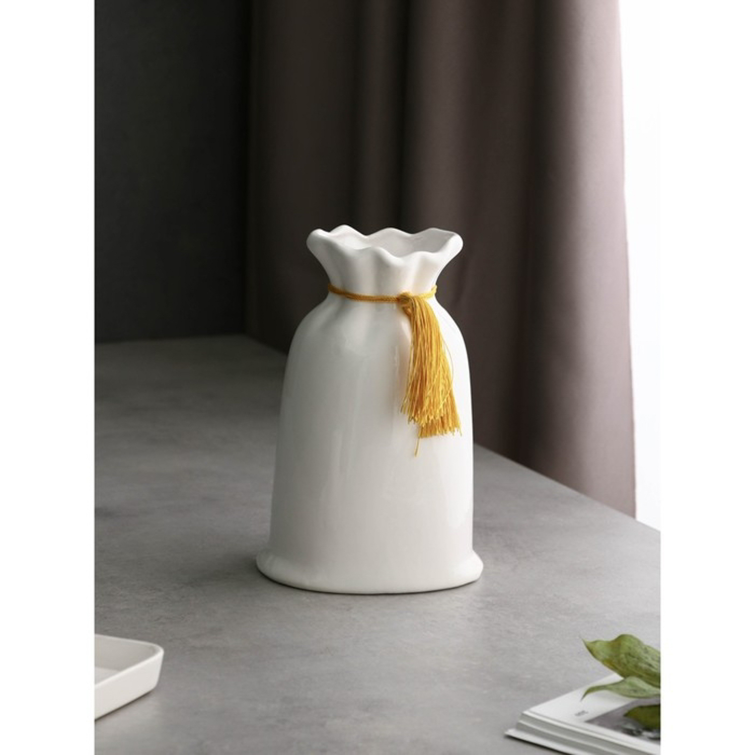Ваза настольная «Мешочек», h=21 см, цвет белый, керамика, 1 сорт, Иран