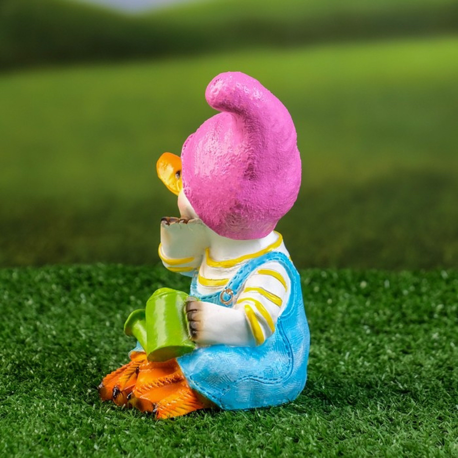 Садовая фигура "Утенок с лейкой" 10x5,5x16см 7751136 Садовая фигура "Утенок с лейкой" 10x5,5x16см 7751136